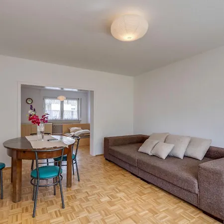 Apartmán Charming In Fuldabrueck With Garden