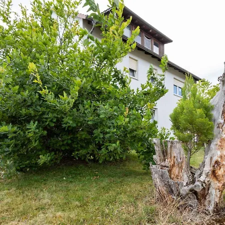Apartmán Charming In Fuldabrueck With Garden