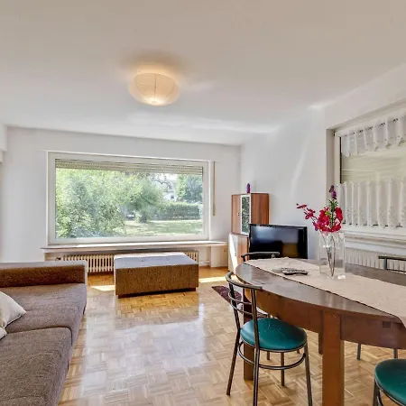 Apartmán Charming In Fuldabrueck With Garden
