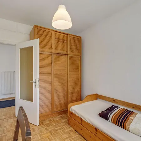 Charming In Fuldabrueck With Garden Apartmán