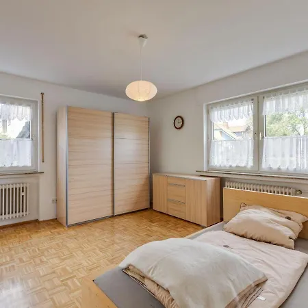 Apartamento Charming In Fuldabrueck With Garden